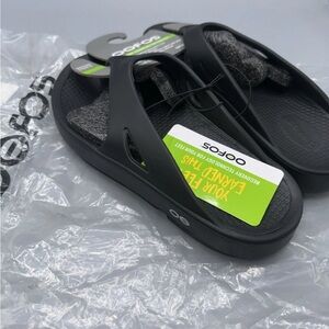 OOFOS OORIGINAL RECOVERY SANDAL MEN 7/ WOMEN 9- Style 1000 BLACK